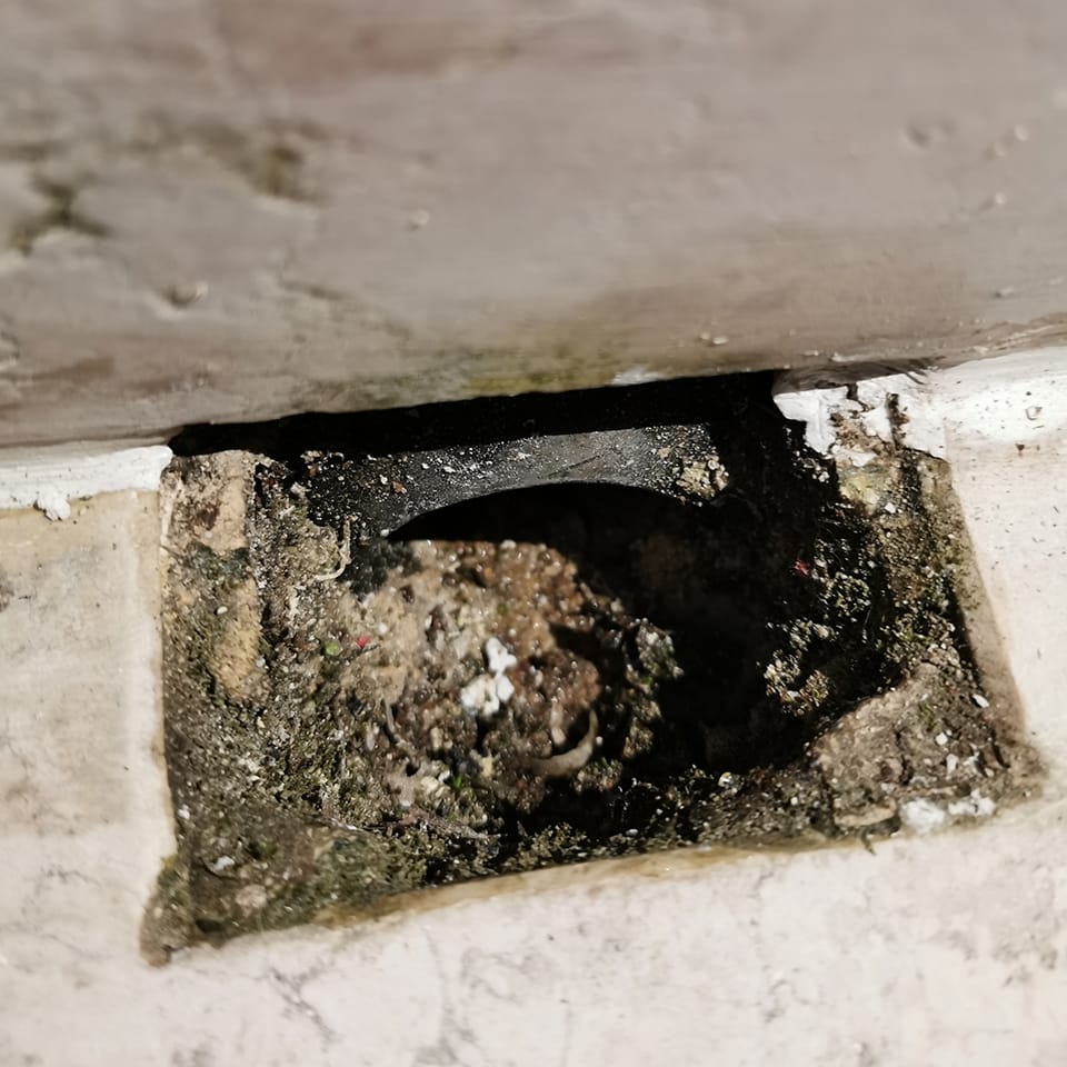 Piletta di scarico intasata